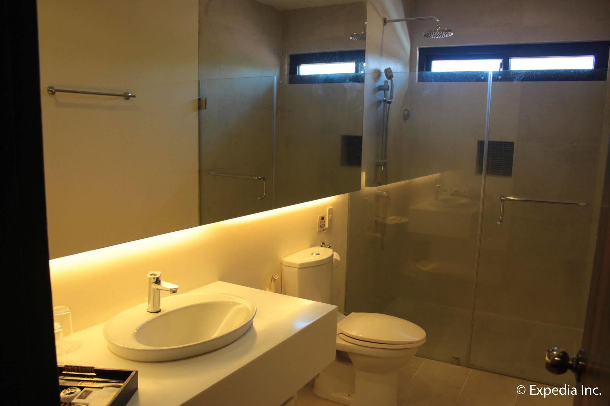 Segara Suites Olongapo City Exteriör bild