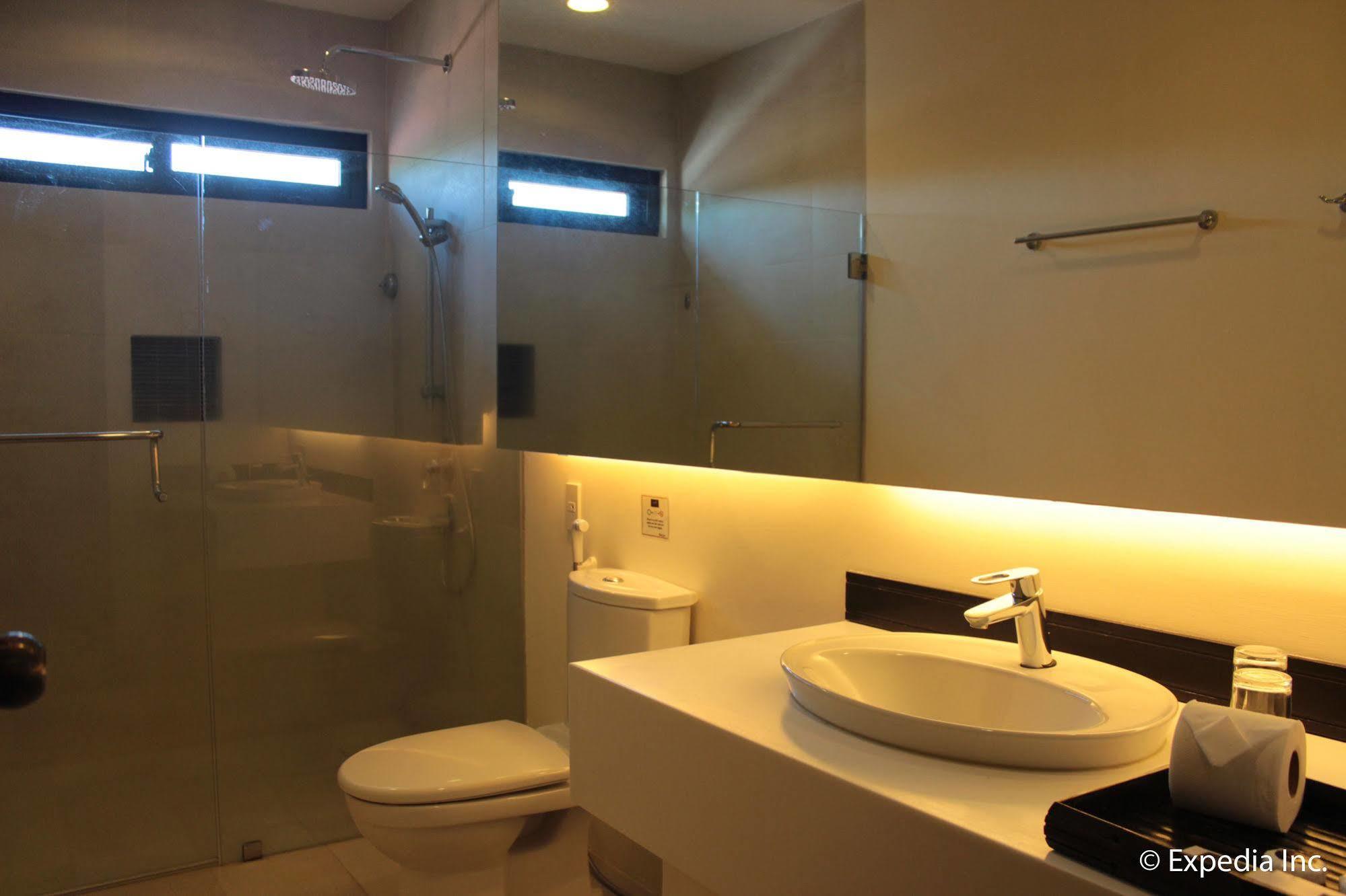 Segara Suites Olongapo City Exteriör bild