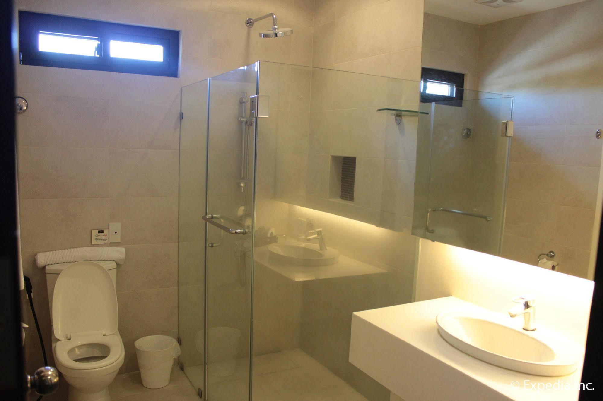 Segara Suites Olongapo City Exteriör bild