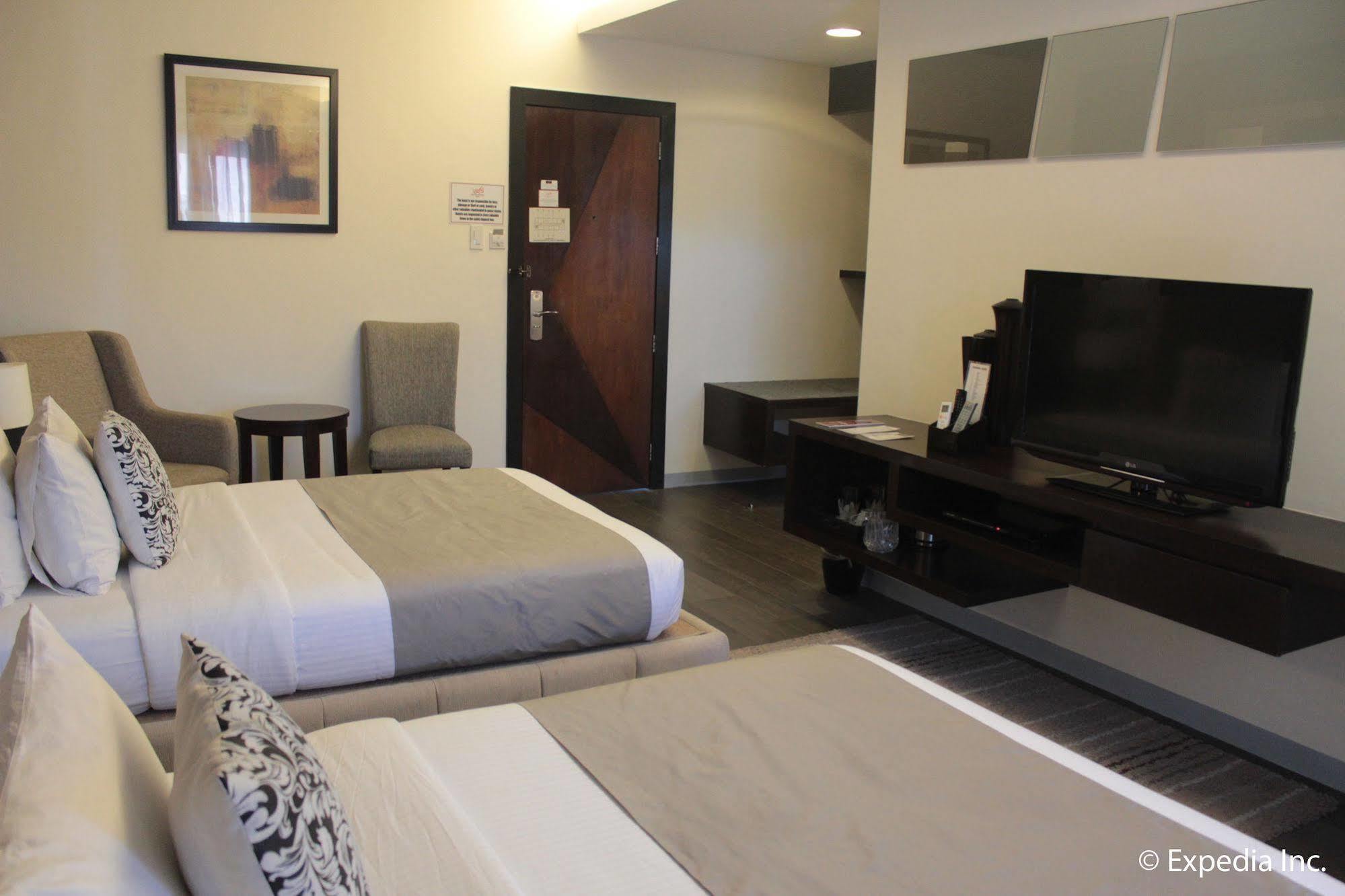 Segara Suites Olongapo City Exteriör bild